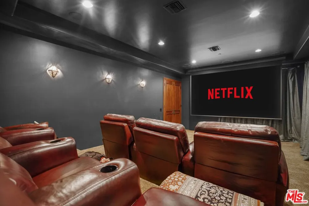 10940 Terryview Drive Studio City, CA 91604
