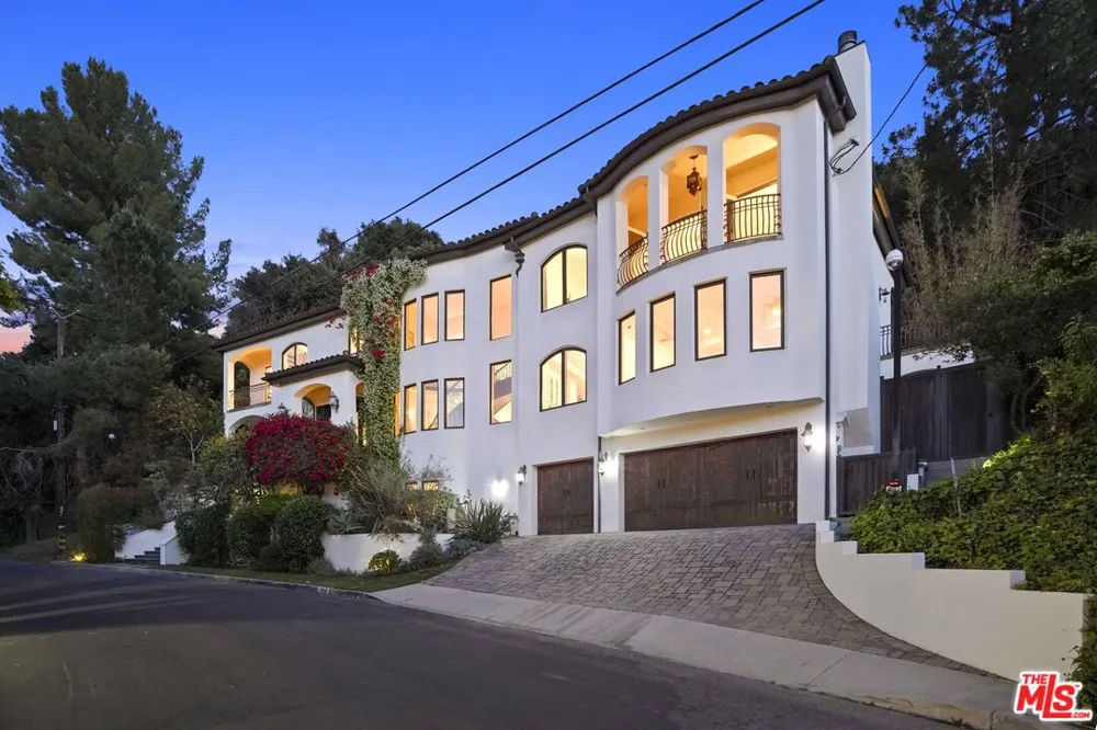 10940 Terryview Drive Studio City, CA 91604