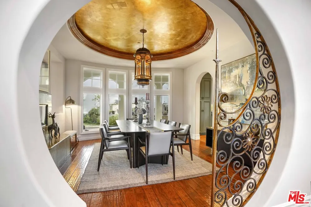 10940 Terryview Drive Studio City, CA 91604