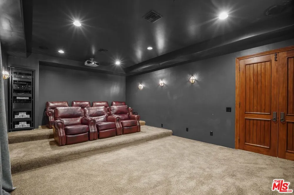 10940 Terryview Drive Studio City, CA 91604