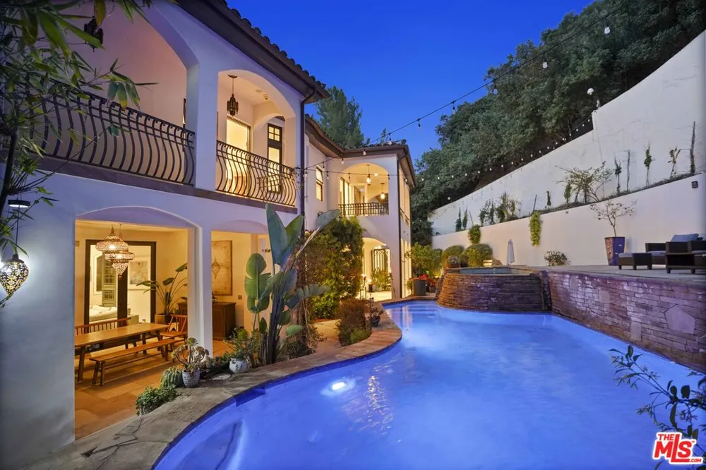 10940 Terryview Drive Studio City, CA 91604