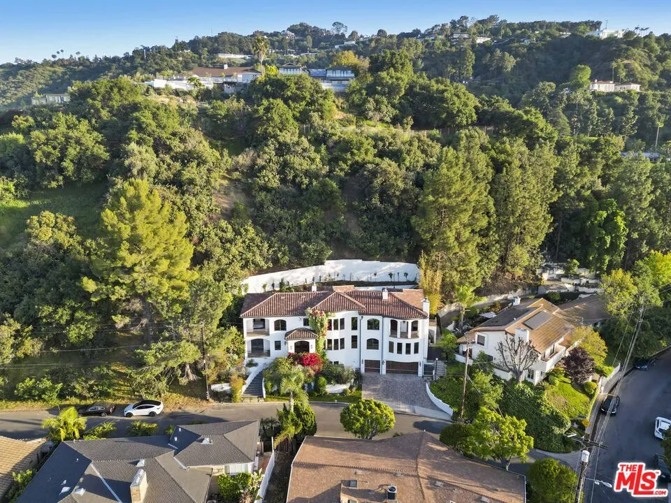 10940 Terryview Drive Studio City, CA 91604