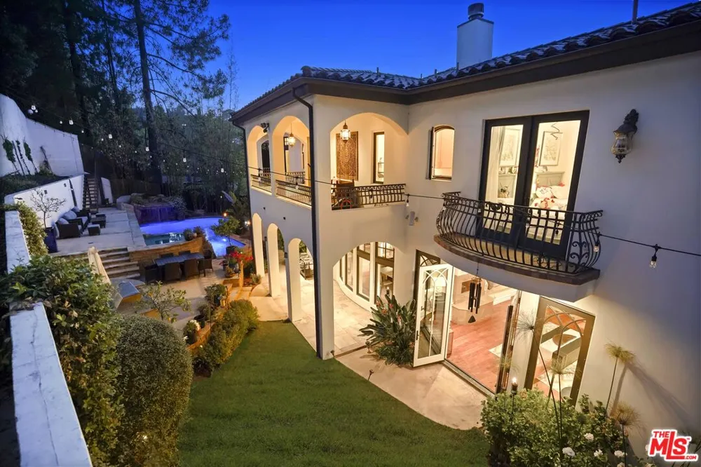 10940 Terryview Drive Studio City, CA 91604