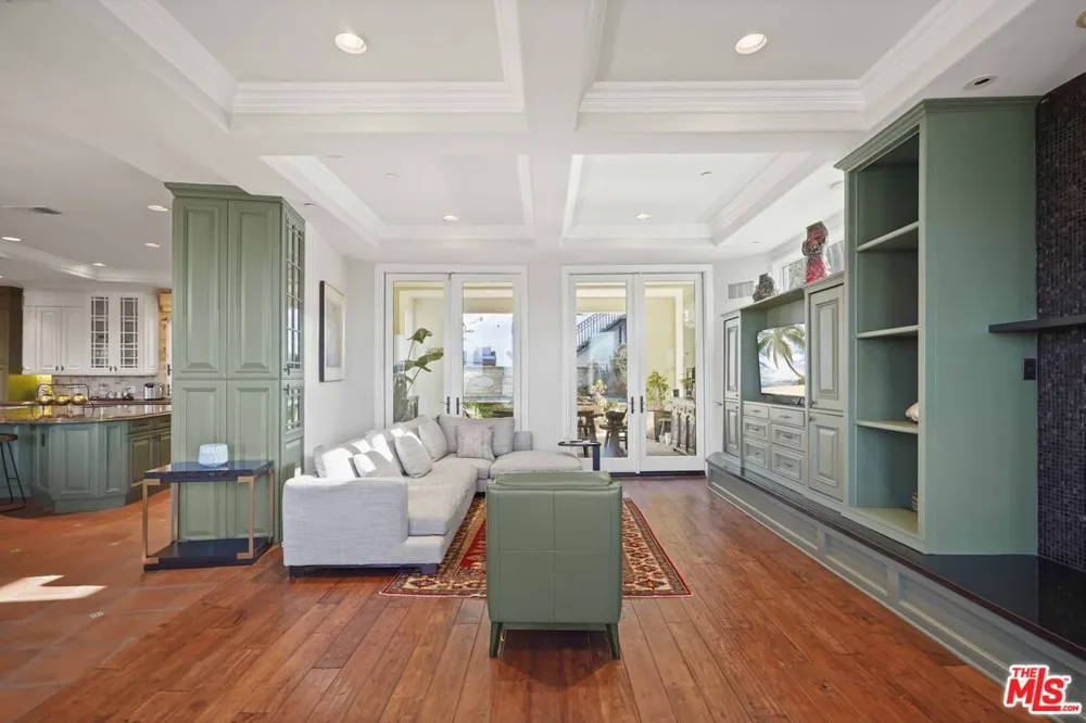 10940 Terryview Drive Studio City, CA 91604