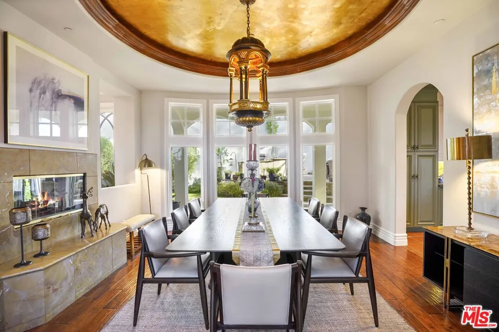 10940 Terryview Drive Studio City, CA 91604
