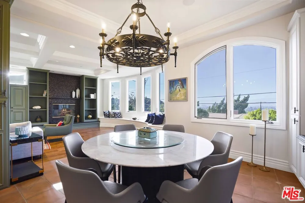 10940 Terryview Drive Studio City, CA 91604