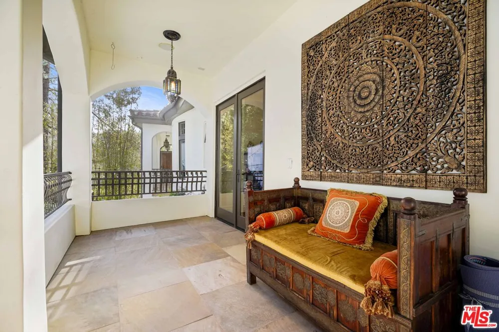 10940 Terryview Drive Studio City, CA 91604