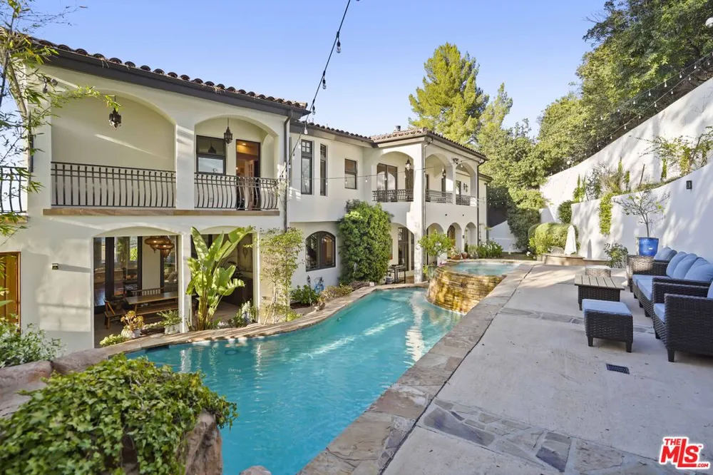 10940 Terryview Drive Studio City, CA 91604