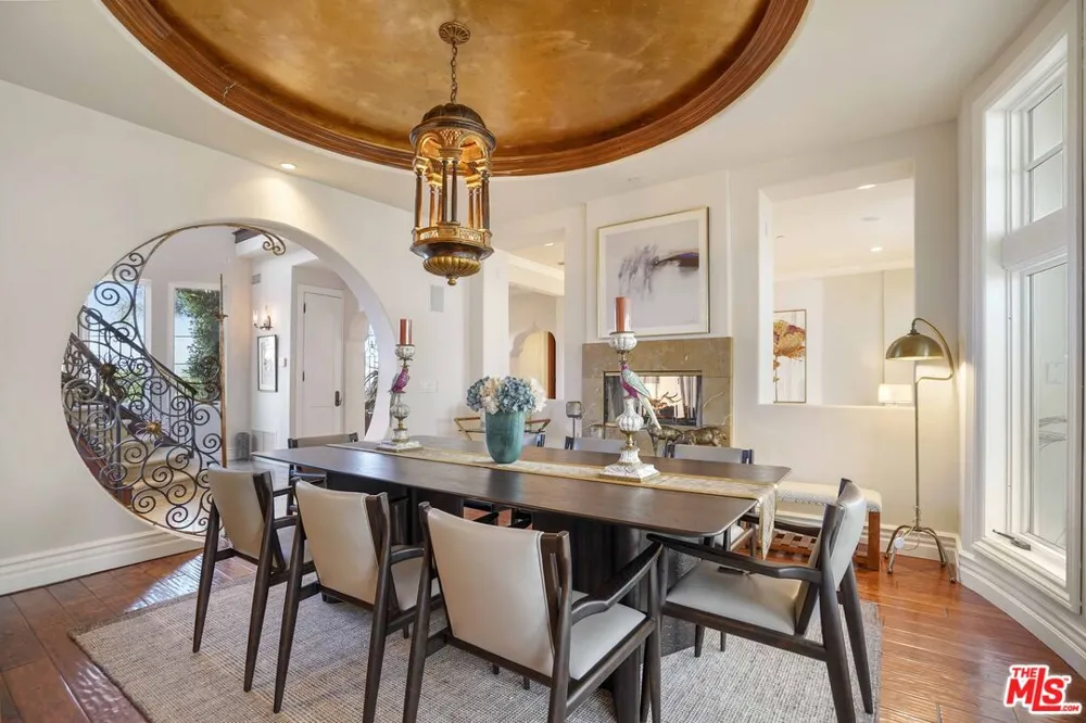 10940 Terryview Drive Studio City, CA 91604
