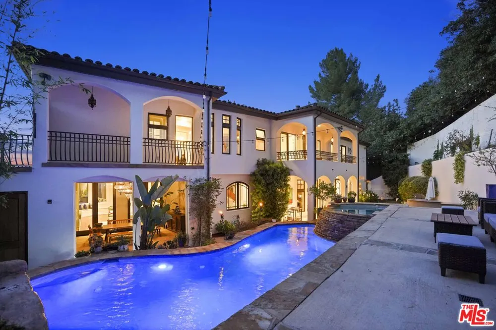 10940 Terryview Drive Studio City, CA 91604