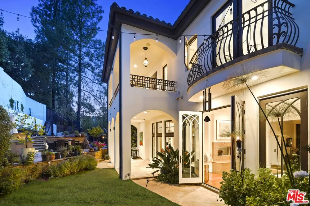 10940 Terryview Drive Studio City, CA 91604