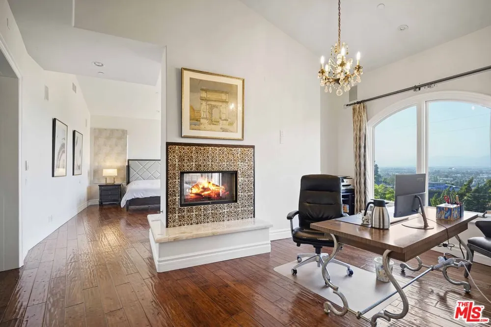 10940 Terryview Drive Studio City, CA 91604
