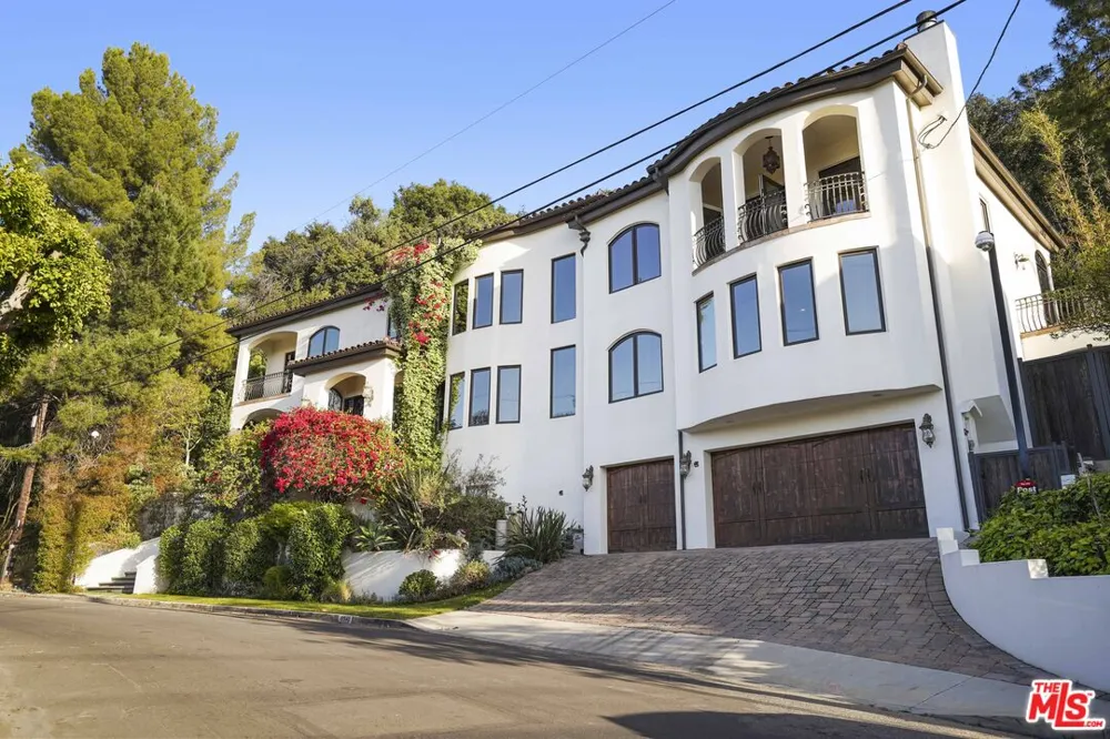 10940 Terryview Drive Studio City, CA 91604