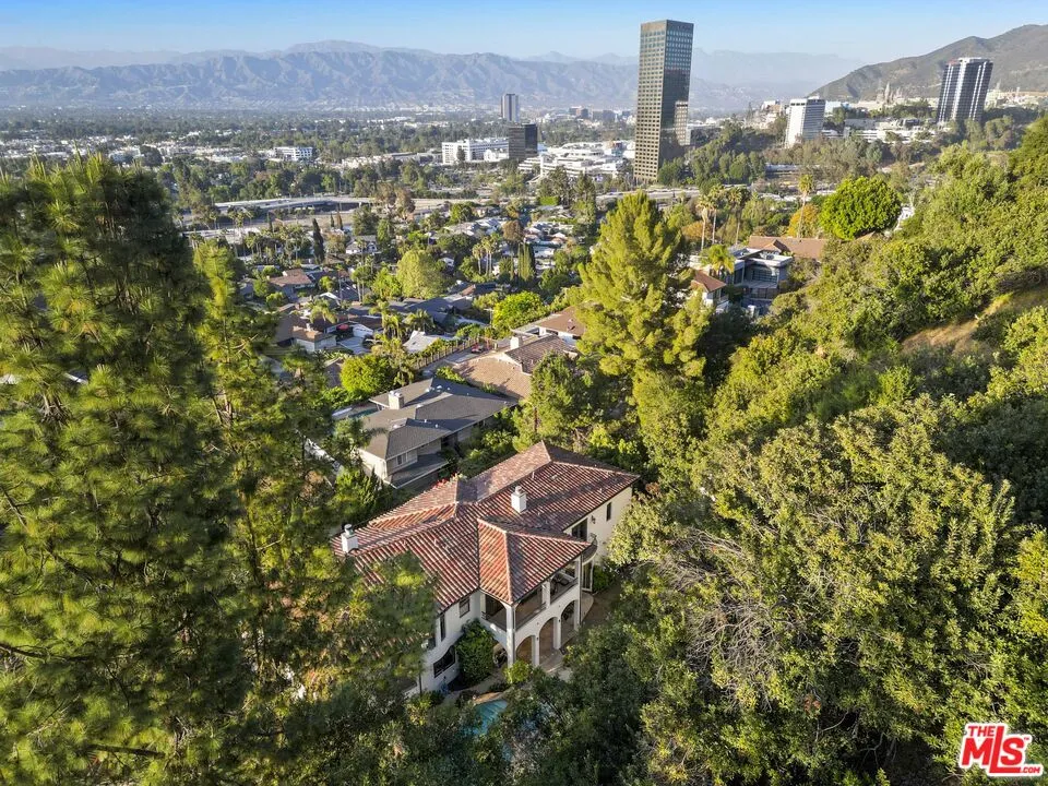 10940 Terryview Drive Studio City, CA 91604