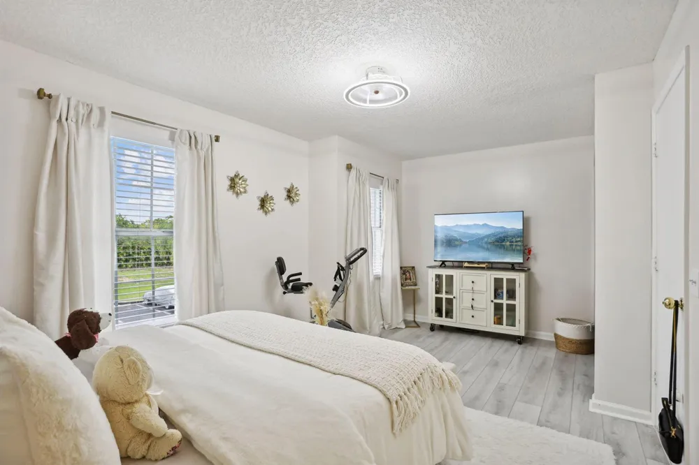 368 WATERSIDE DRIVE Hypoluxo, FL 33462