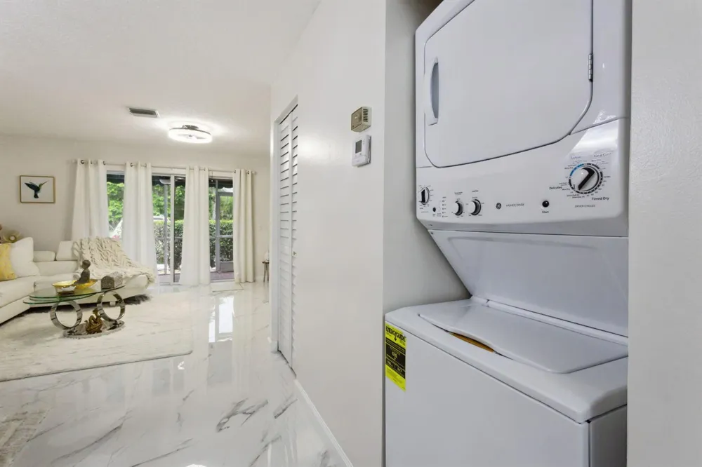 368 WATERSIDE DRIVE Hypoluxo, FL 33462