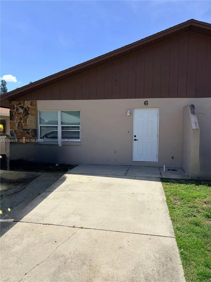7665 CHASE RD #6 Lakeland, FL 33594