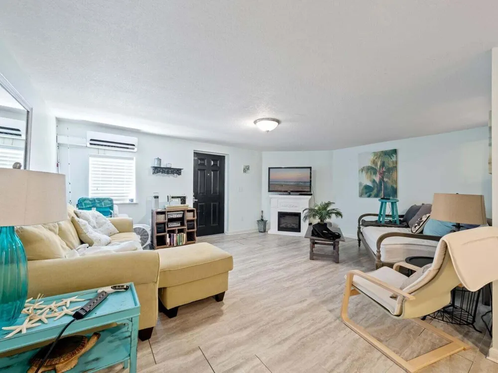 211 Orange Avenue Fort Pierce, FL 34950