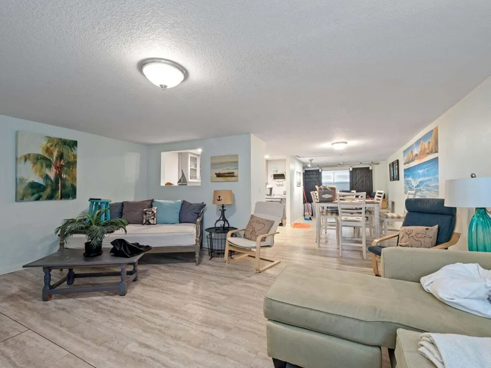 211 Orange Avenue Fort Pierce, FL 34950