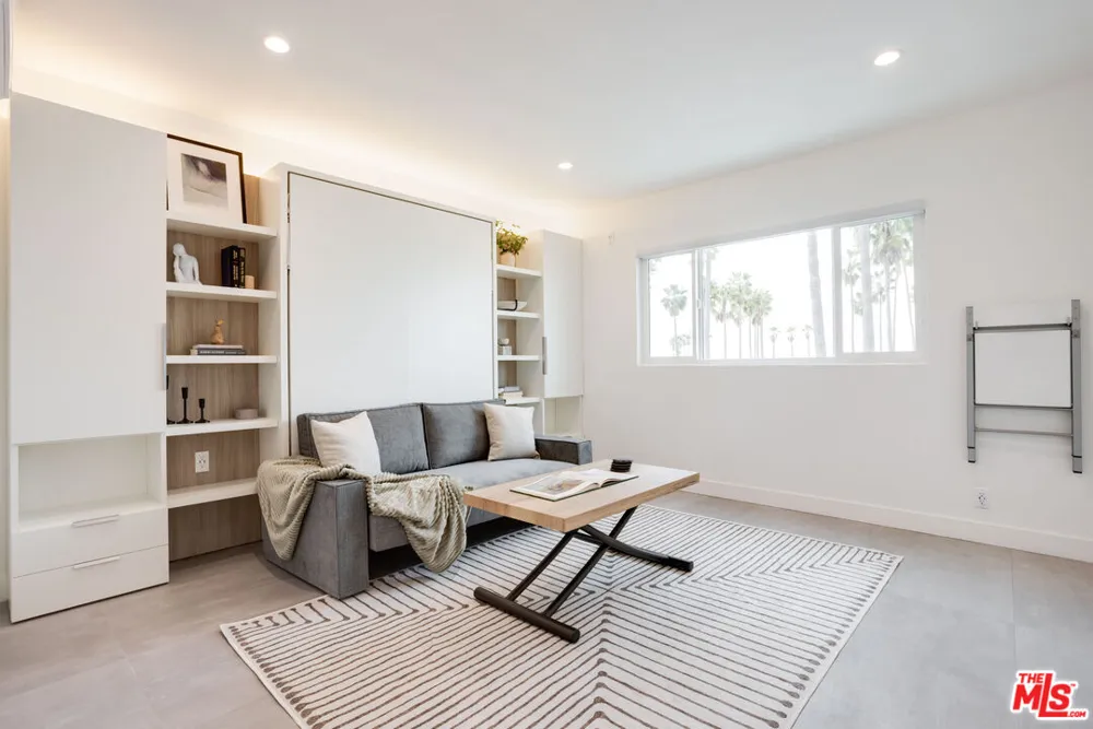 1313 Ocean Front Walk Venice, CA 90291