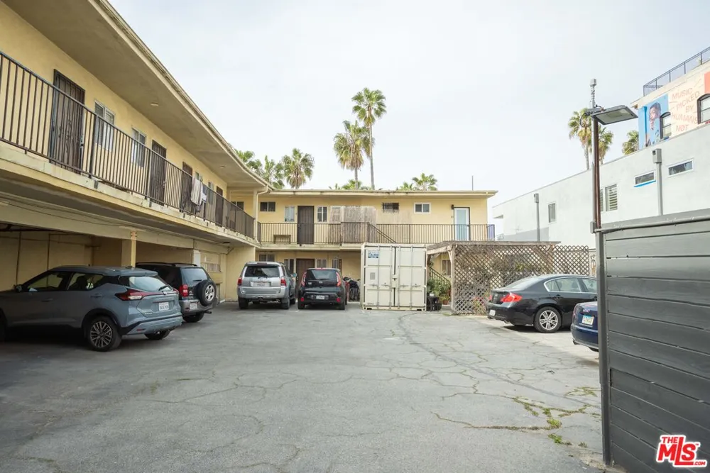 1313 Ocean Front Walk Venice, CA 90291