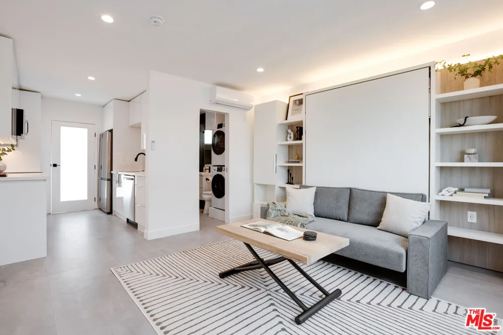 1313 Ocean Front Walk Venice, CA 90291