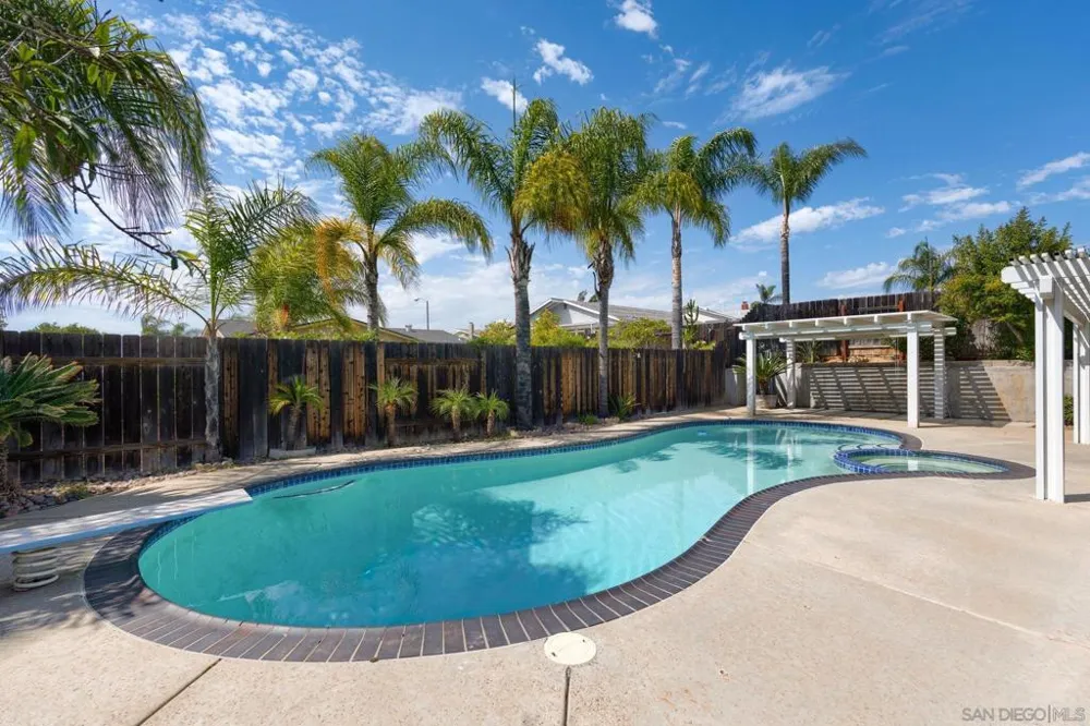 13556 Paseo Del Mar El Cajon, CA 92021