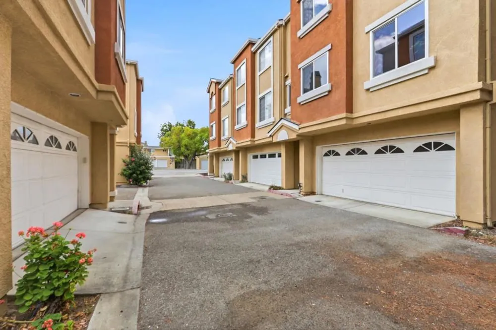 7371 Rainbow Drive Cupertino, CA 95014