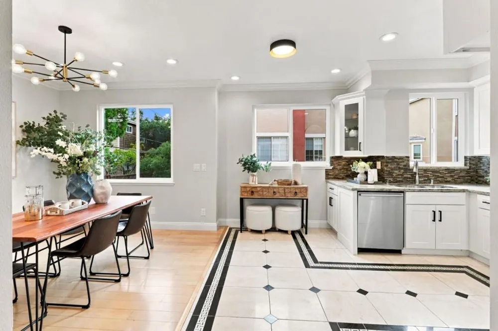 7371 Rainbow Drive Cupertino, CA 95014
