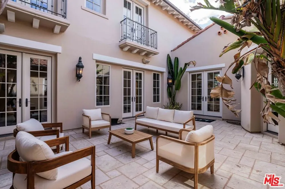 4131 Prado De Los Caballos Calabasas, CA 91302