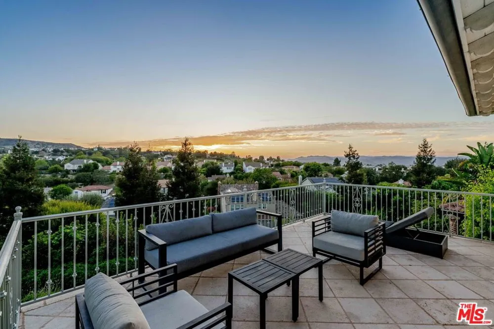 4131 Prado De Los Caballos Calabasas, CA 91302