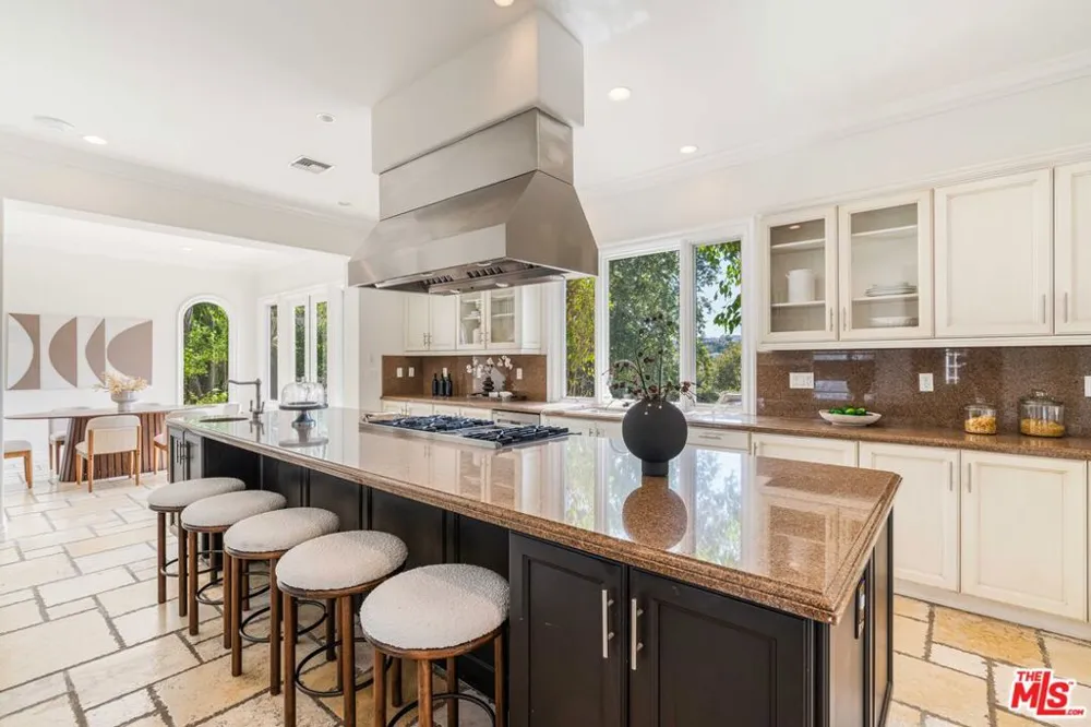 4131 Prado De Los Caballos Calabasas, CA 91302