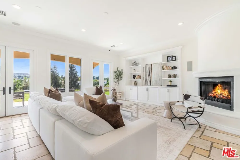 4131 Prado De Los Caballos Calabasas, CA 91302