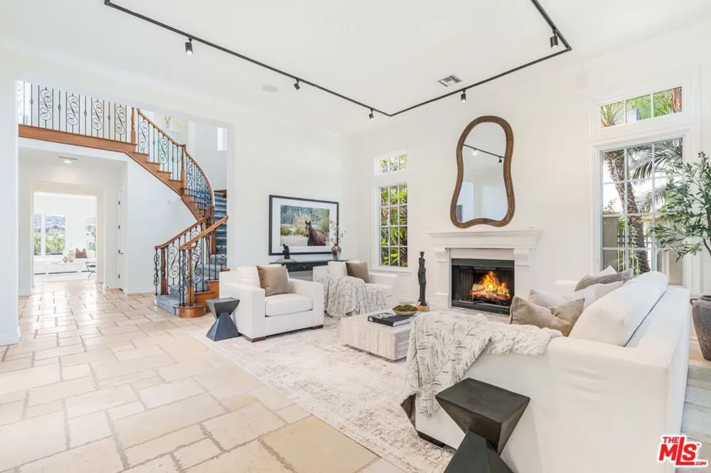 4131 Prado De Los Caballos Calabasas, CA 91302