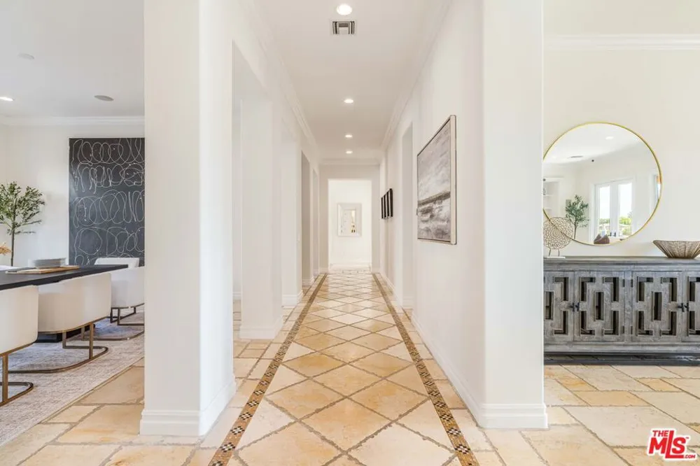 4131 Prado De Los Caballos Calabasas, CA 91302