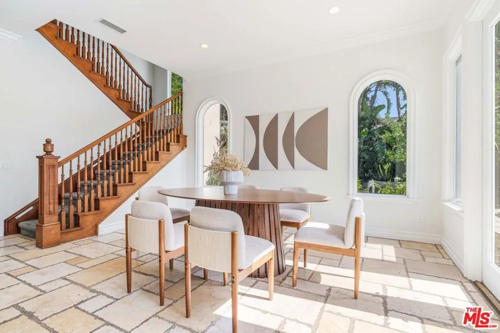 4131 Prado De Los Caballos Calabasas, CA 91302