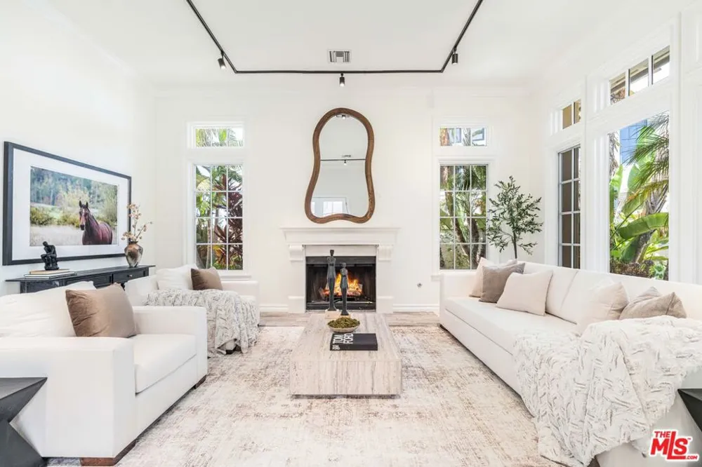 4131 Prado De Los Caballos Calabasas, CA 91302