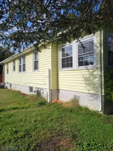 107 Broad St Carneys Point, NJ 08023