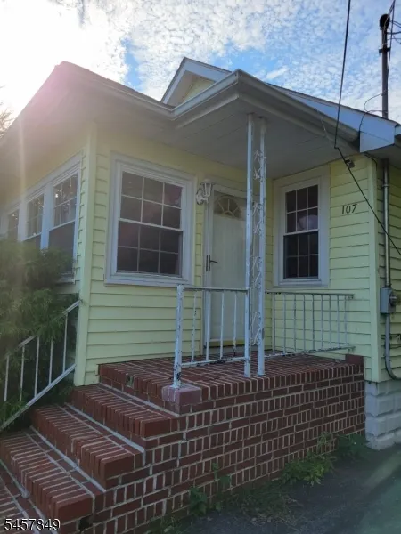 107 Broad St Carneys Point, NJ 08023