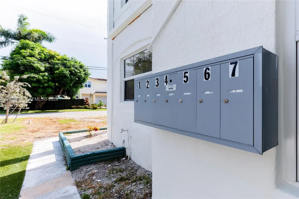 709 SW 4th Ct #3 Fort Lauderdale, FL 33315