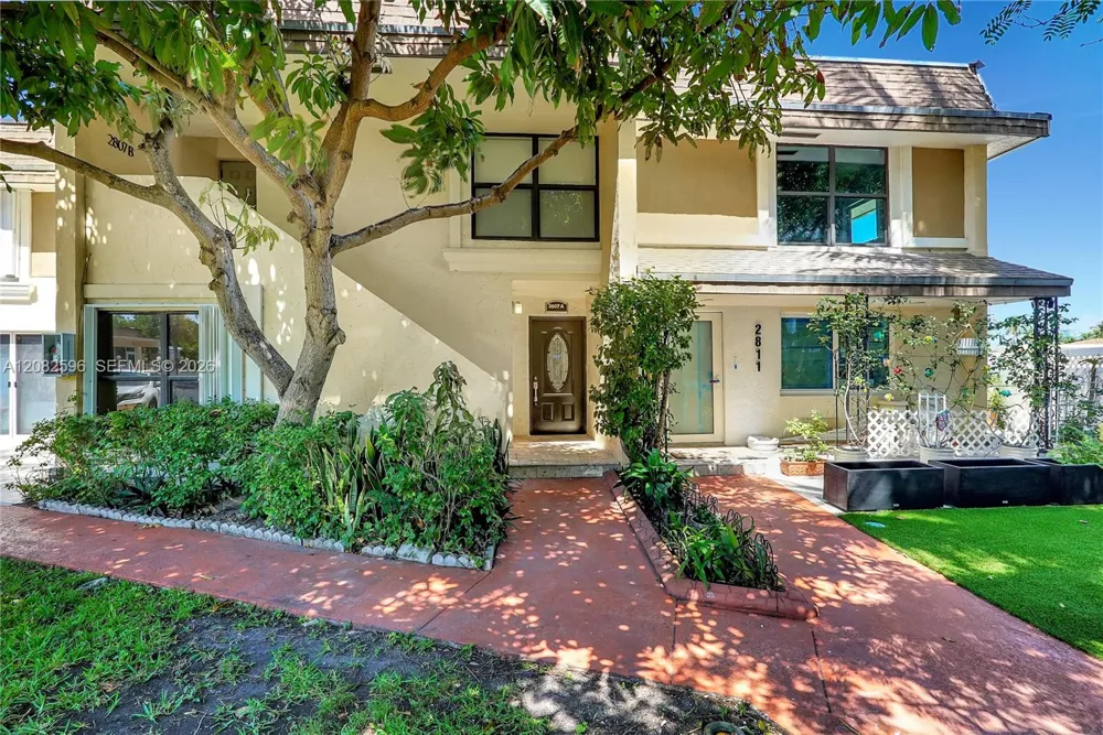 2807 NE 164th St #2 North Miami Beach, FL 33160