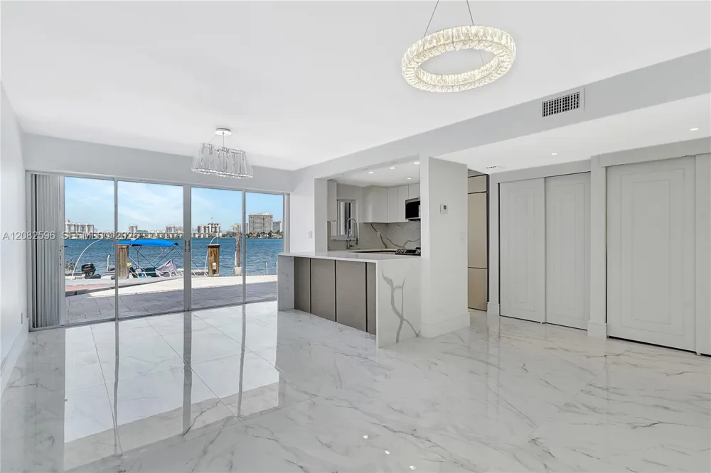 2807 NE 164th St #2 North Miami Beach, FL 33160