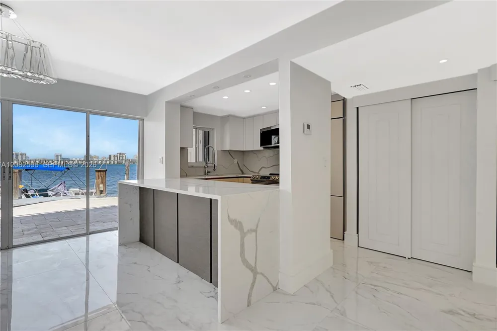 2807 NE 164th St #2 North Miami Beach, FL 33160