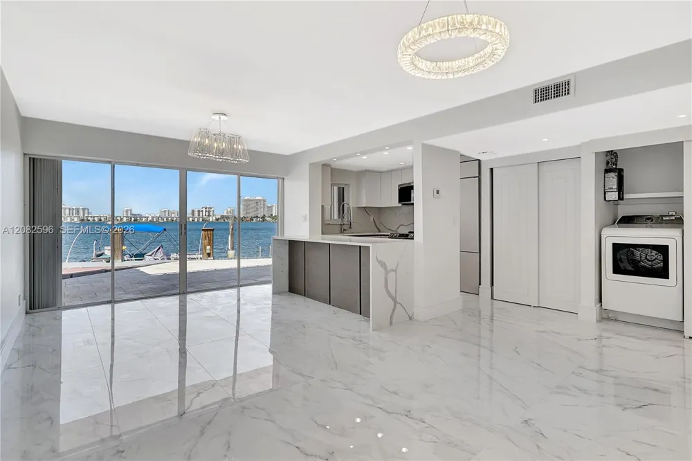 2807 NE 164th St #2 North Miami Beach, FL 33160
