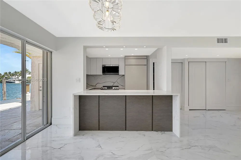 2807 NE 164th St #2 North Miami Beach, FL 33160