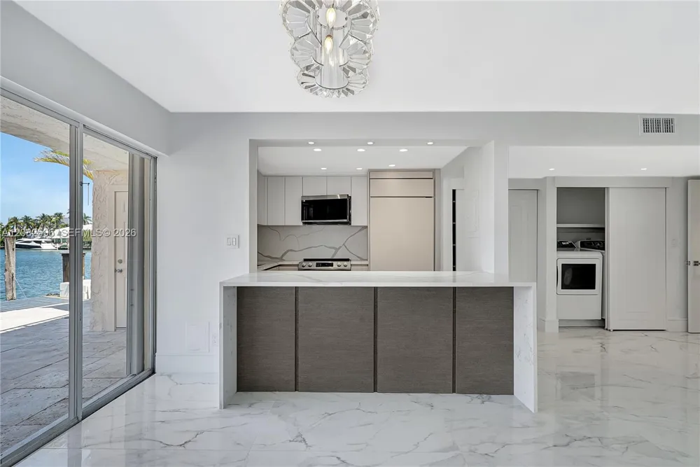 2807 NE 164th St #2 North Miami Beach, FL 33160
