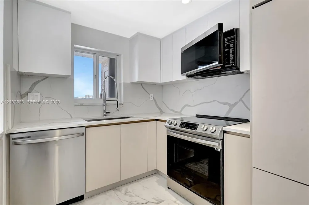 2807 NE 164th St #2 North Miami Beach, FL 33160