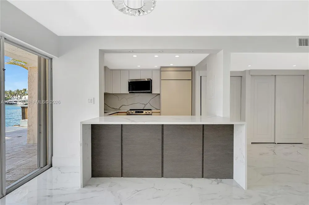 2807 NE 164th St #2 North Miami Beach, FL 33160