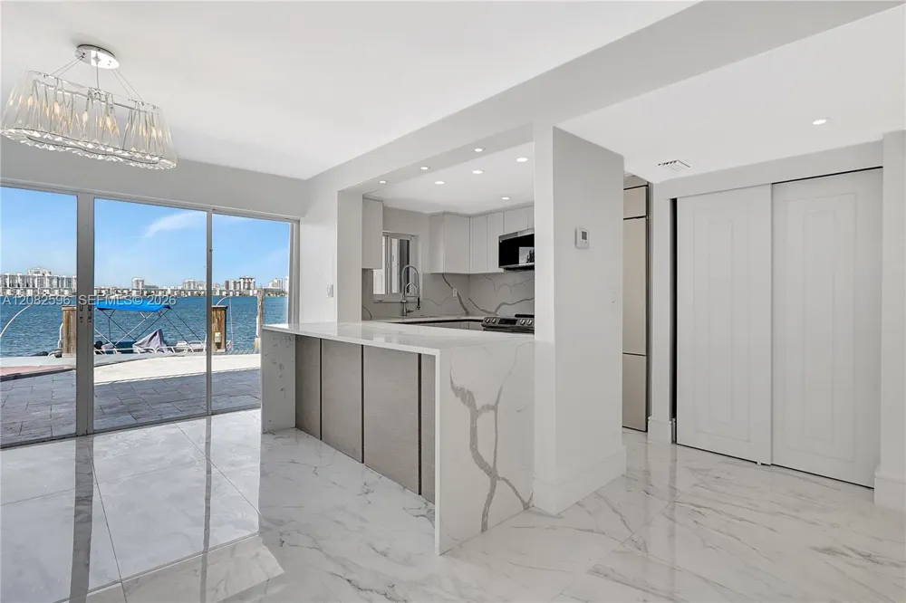 2807 NE 164th St #2 North Miami Beach, FL 33160