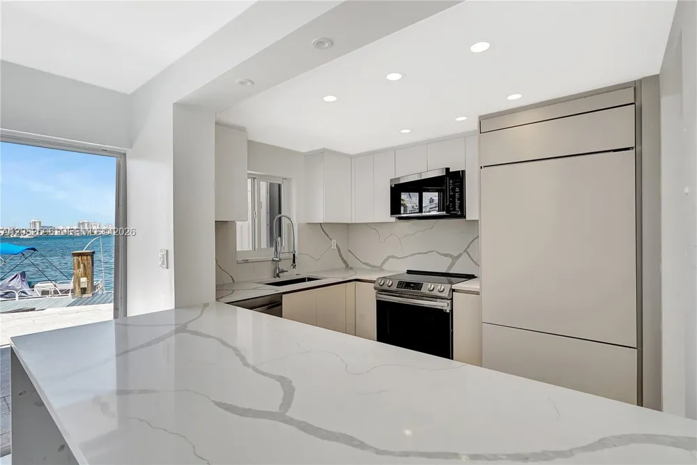 2807 NE 164th St #2 North Miami Beach, FL 33160